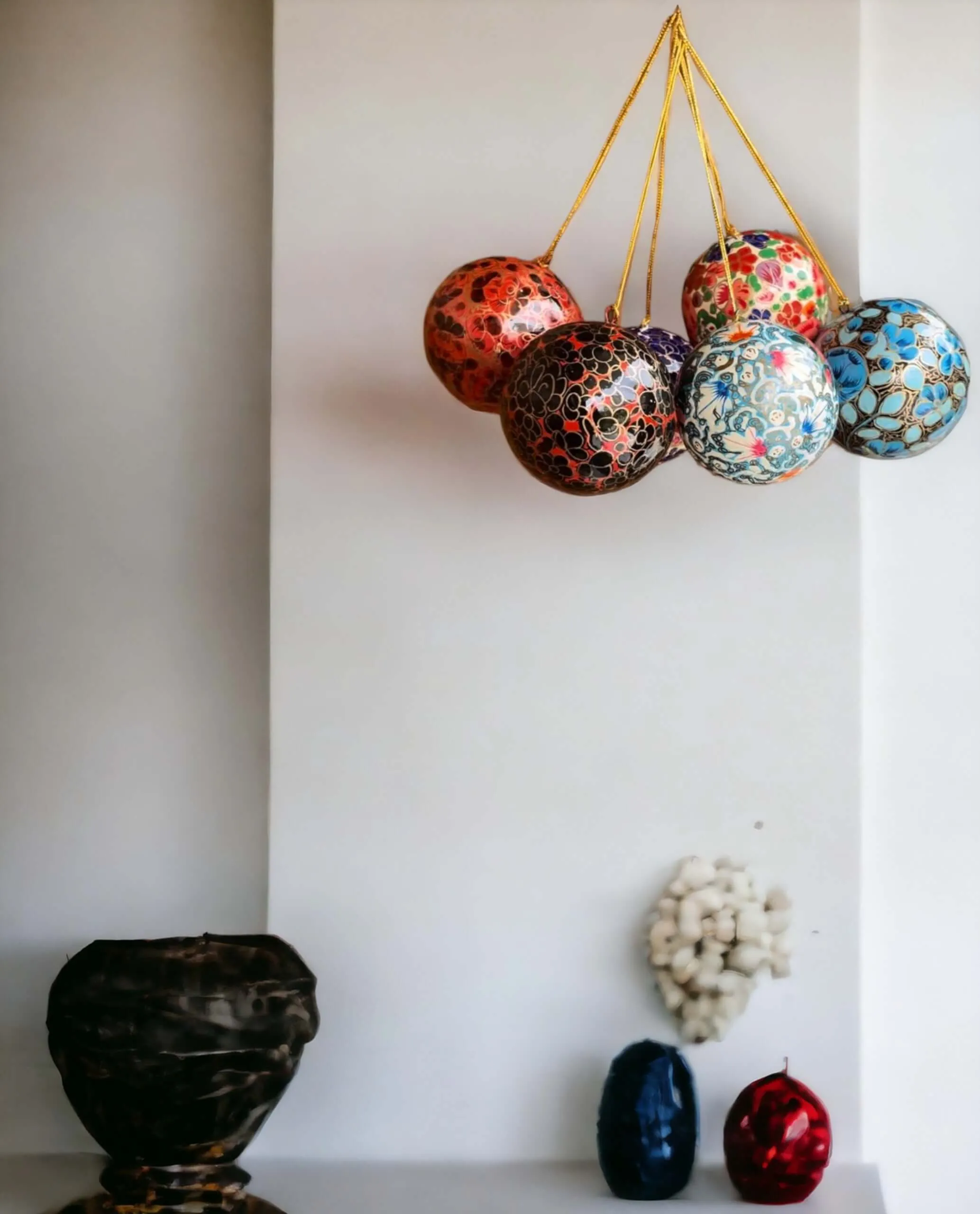 Home Decoration Ornaments Paper Mache Balls , Christmas Gifts , X-Mas Tree Ornaments Hand Painted Colourful Balls