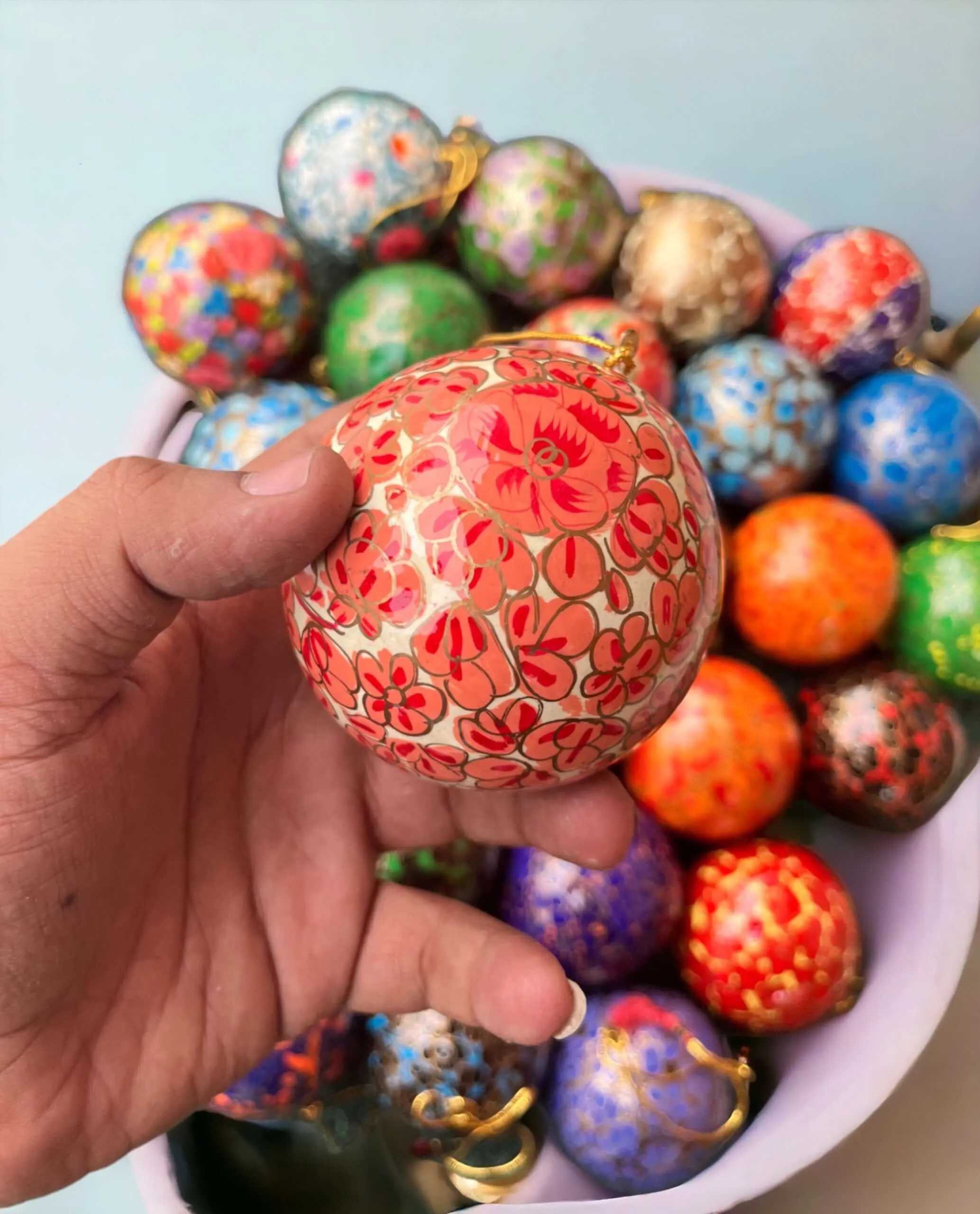 Home Decoration Ornaments Paper Mache Balls , Christmas Gifts , X-Mas Tree Ornaments Hand Painted Colourful Balls