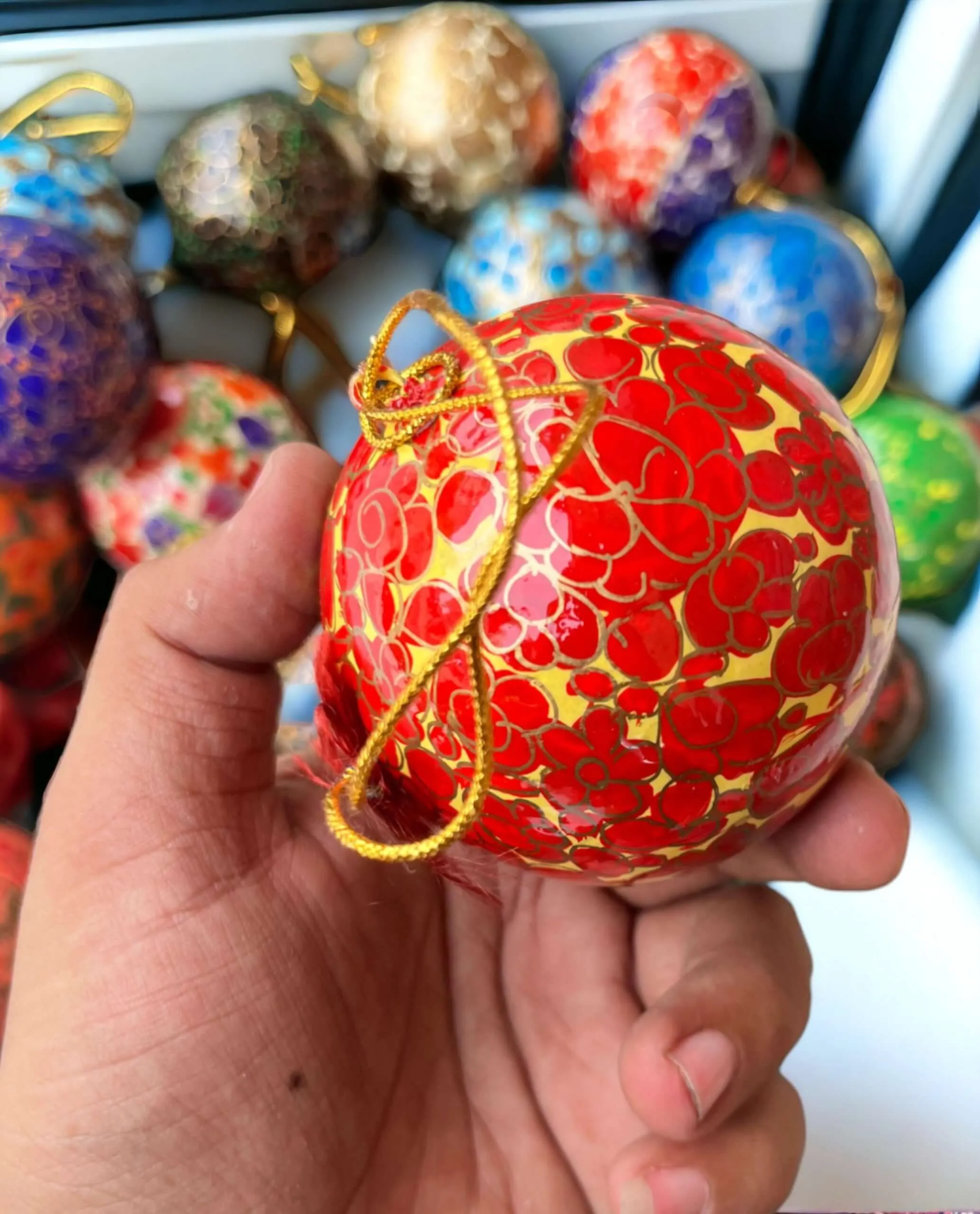 Home Decoration Ornaments Paper Mache Balls , Christmas Gifts , X-Mas Tree Ornaments Hand Painted Colourful Balls