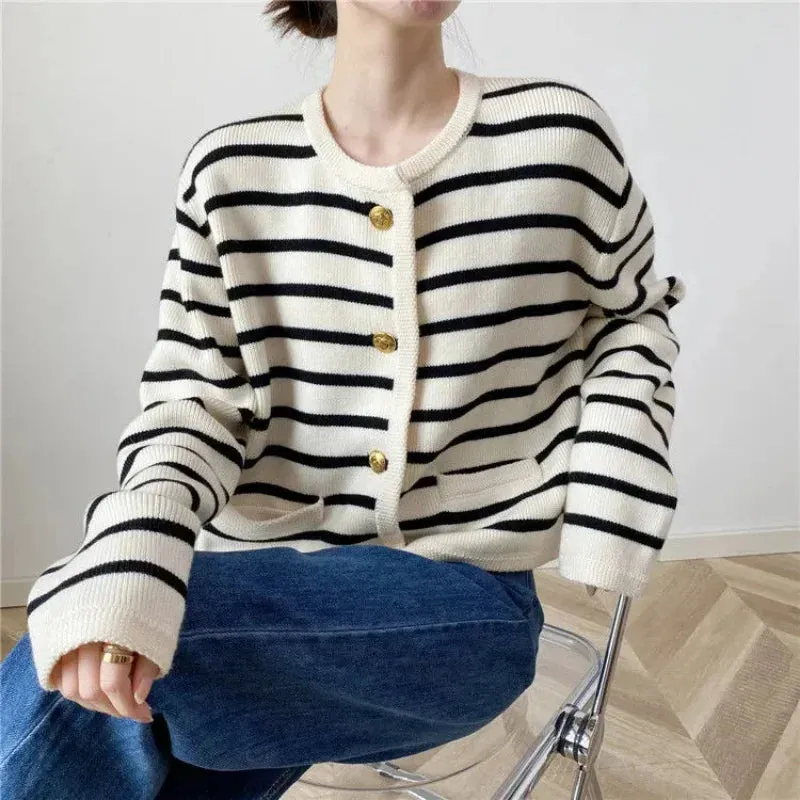 Row metal buckle striped knitted pocket sweater