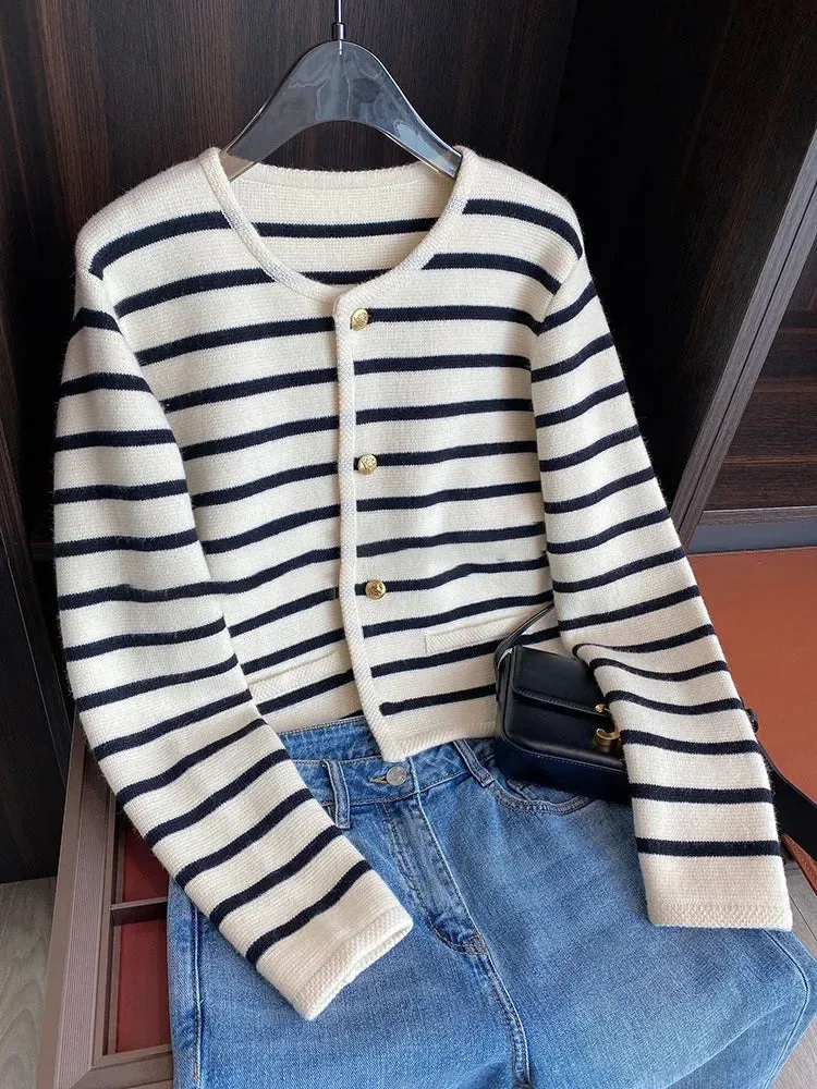 Row metal buckle striped knitted pocket sweater