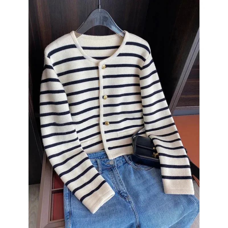 Row metal buckle striped knitted pocket sweater