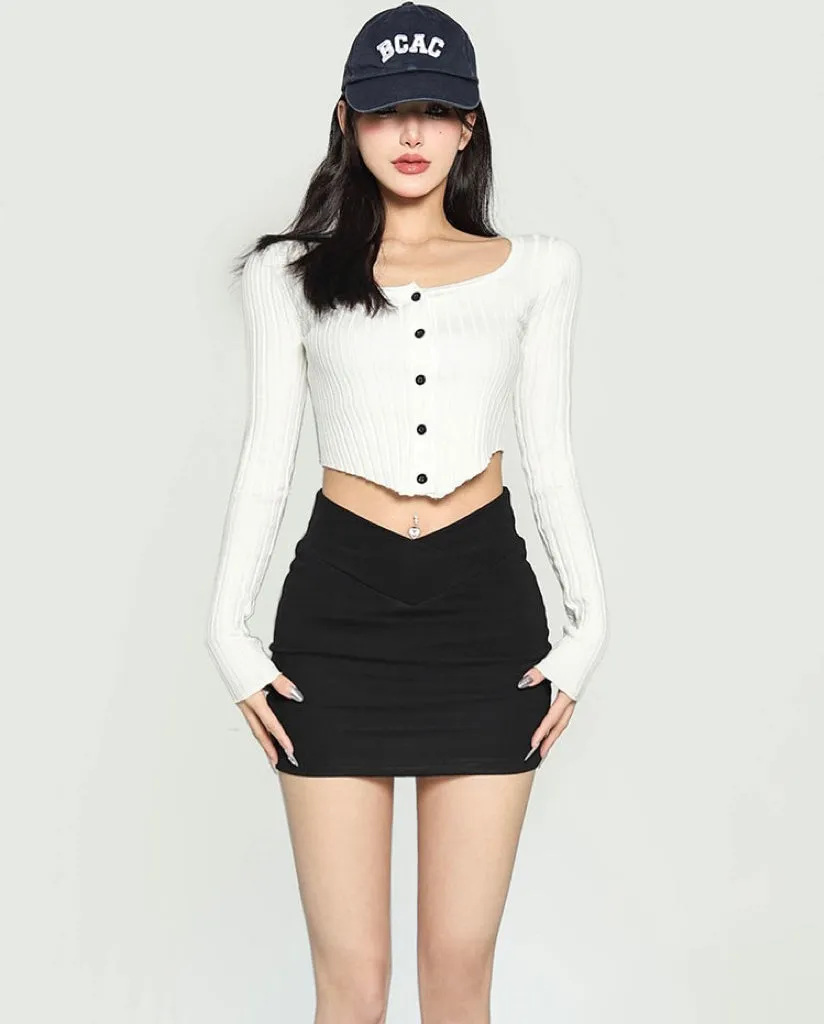 Waliya Solid Color White Long-sleeved Slim Knit Button Up Ribbed Cropped Top