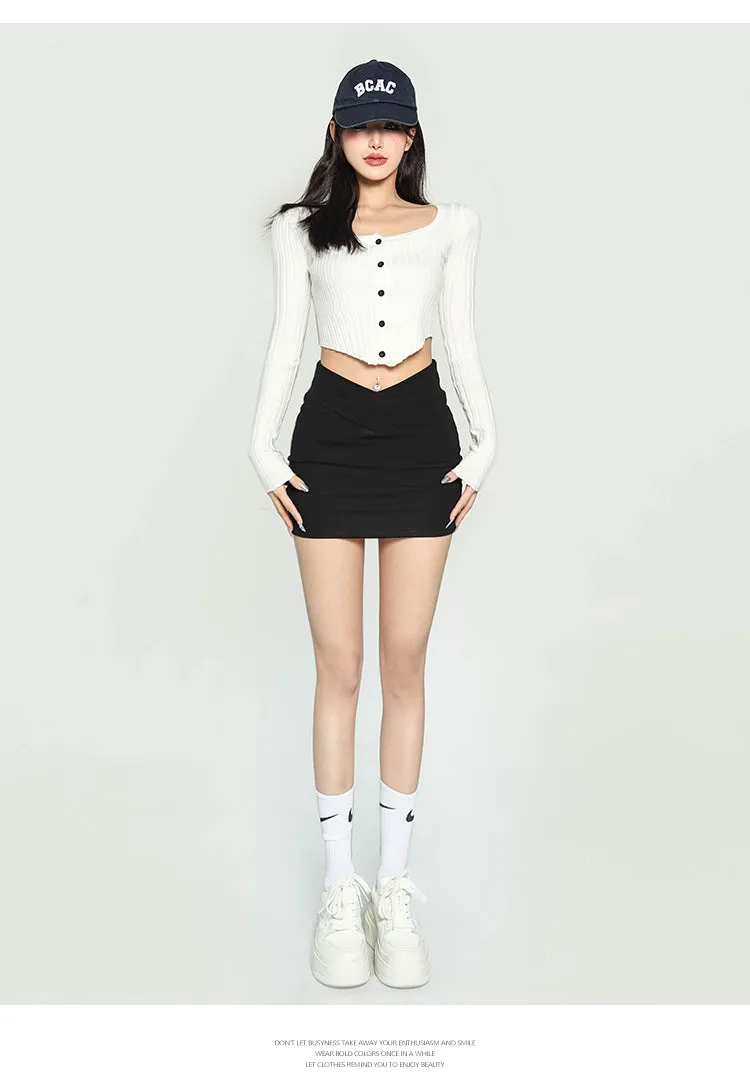 Waliya Solid Color White Long-sleeved Slim Knit Button Up Ribbed Cropped Top