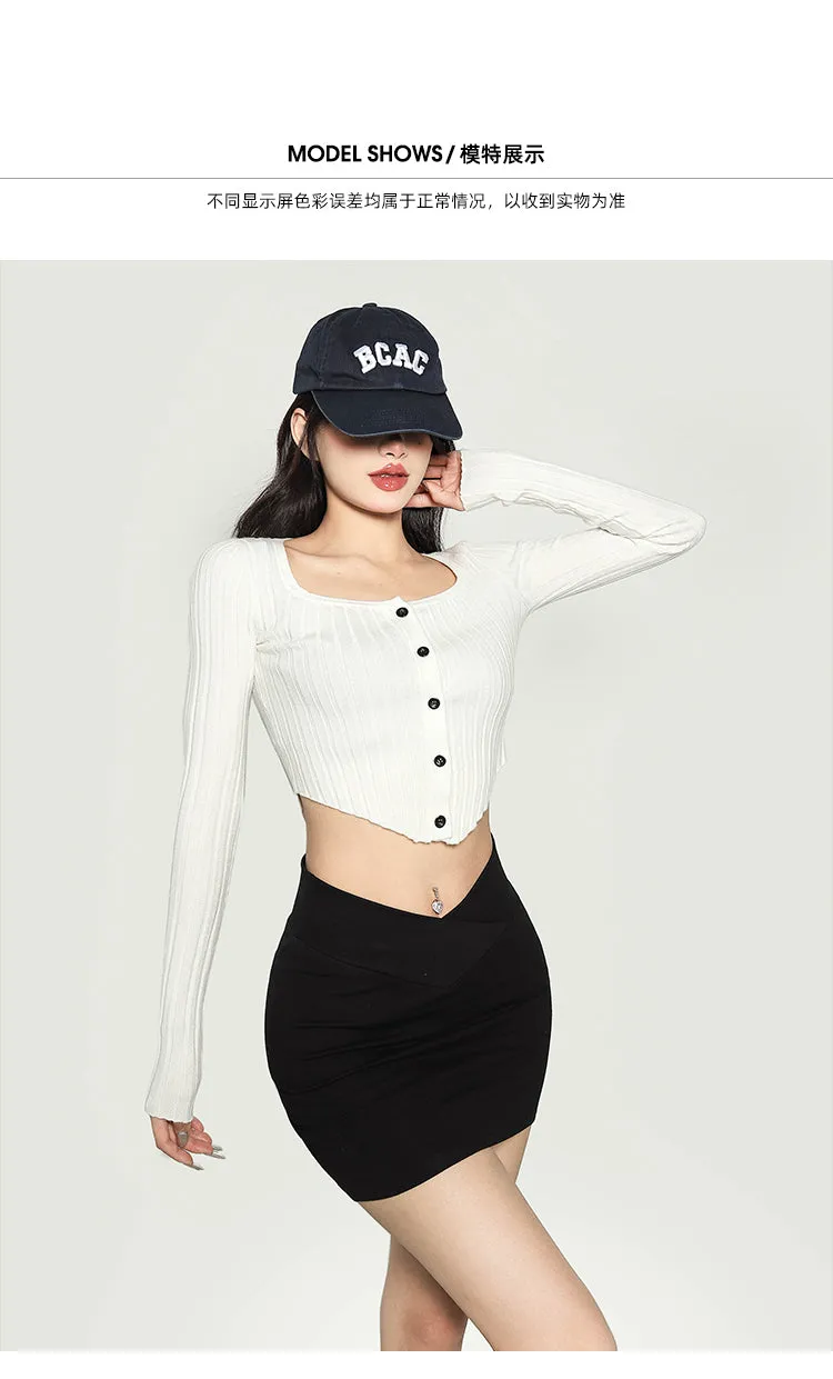 Waliya Solid Color White Long-sleeved Slim Knit Button Up Ribbed Cropped Top