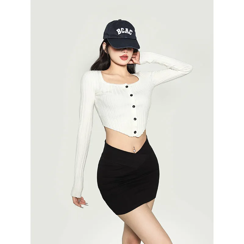 Waliya Solid Color White Long-sleeved Slim Knit Button Up Ribbed Cropped Top