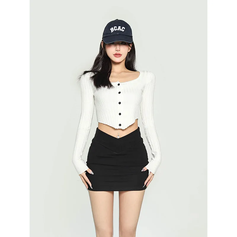 Waliya Solid Color White Long-sleeved Slim Knit Button Up Ribbed Cropped Top