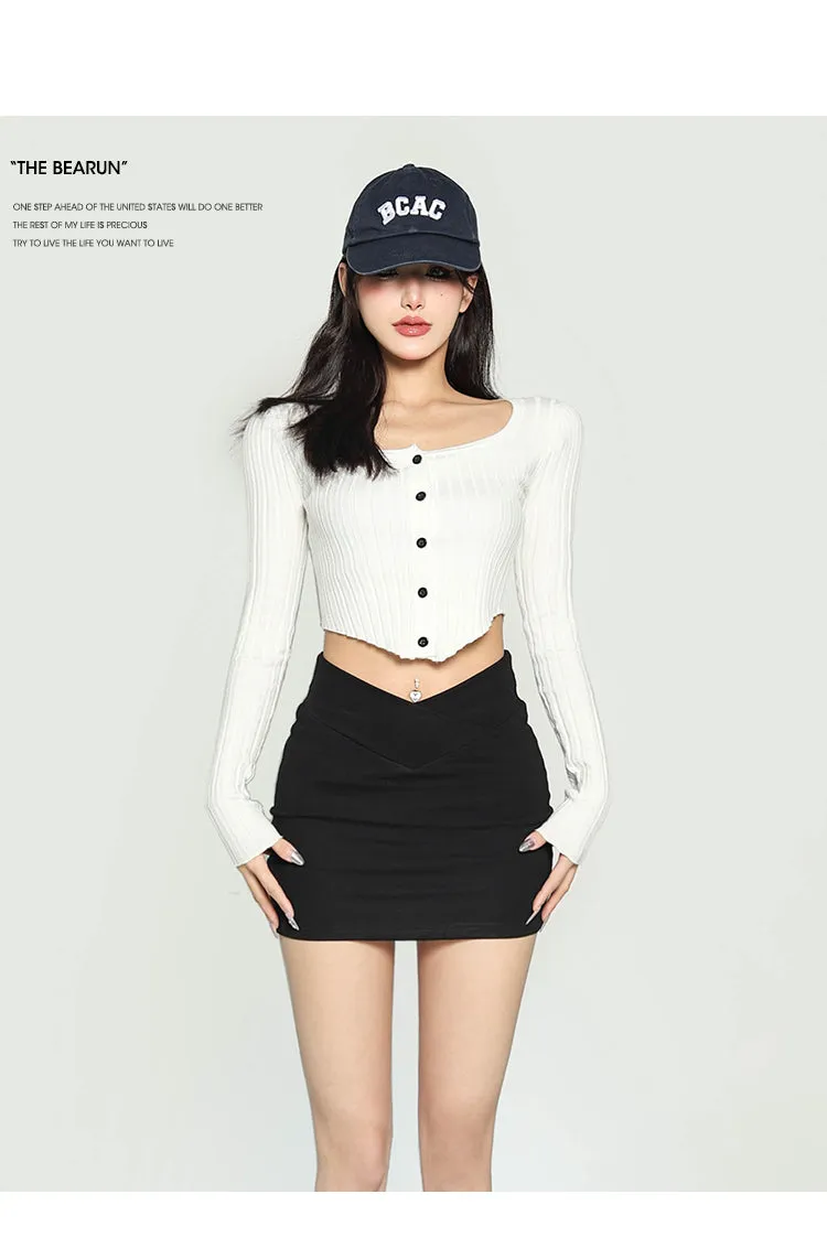 Waliya Solid Color White Long-sleeved Slim Knit Button Up Ribbed Cropped Top